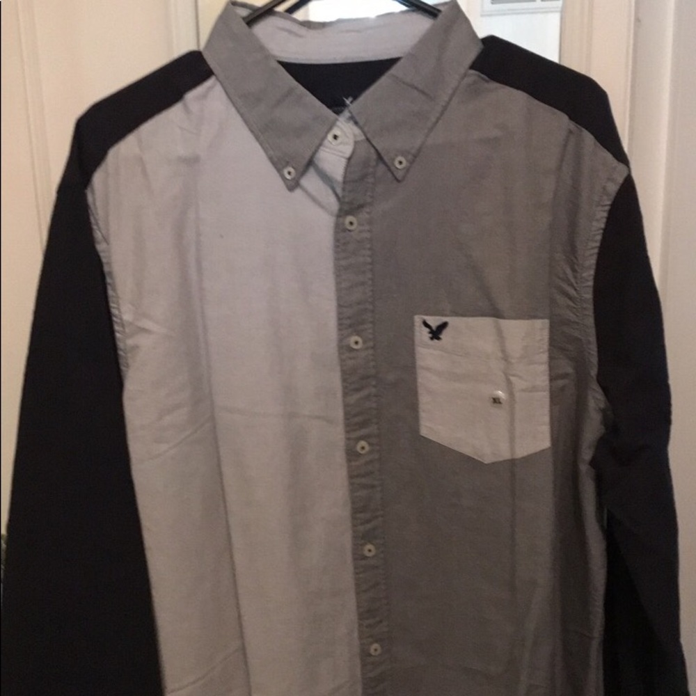 Men’s American eagle button up never worn!!!